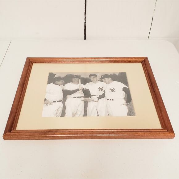 Baseball New York Yankee Legends Wall Mount Photo Frame Collectible - Picture 3 of 8